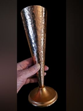 *Vintage HAMMERED COPPER BUD VASE